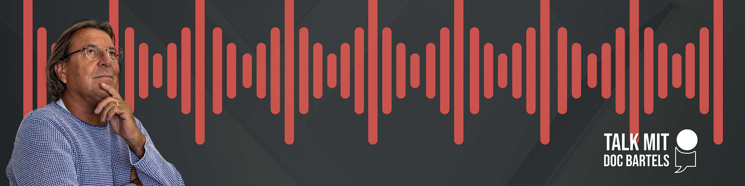 Talk mit Doc Bartels Älterer Mann, nachdenklich mit Hand unterm Kinn, vor Audiowellen